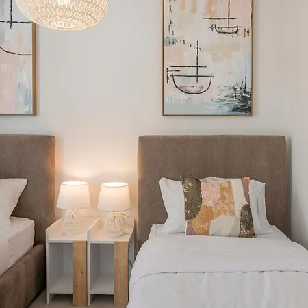 Magnificent 3 Bedroom With Pool, Terrace And Parking 아파트 *