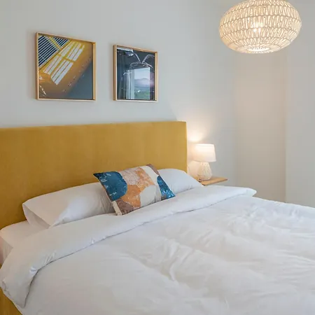 Magnificent 3 Bedroom With Pool, Terrace And Parking Apartment *