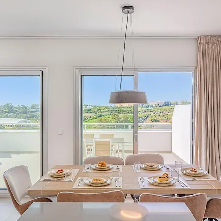 Magnificent 3 Bedroom With Pool, Terrace And Parking *