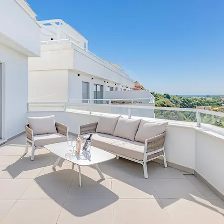 Apartment Magnificent 3 Bedroom With Pool, Terrace And Parking Estepona