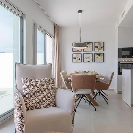 Magnificent 3 Bedroom With Pool, Terrace And Parking *