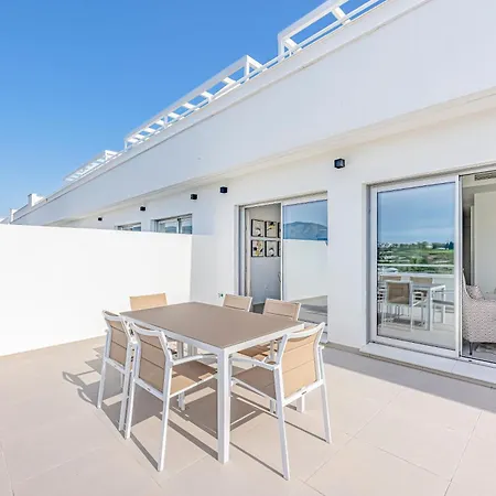 Magnificent 3 Bedroom With Pool, Terrace And Parking 아파트