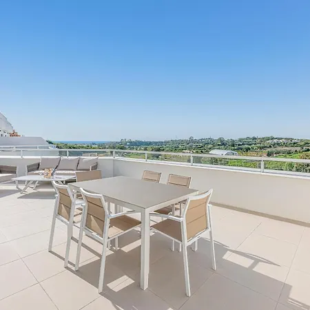 Magnificent 3 Bedroom With Pool, Terrace And Parking Apartment Estepona