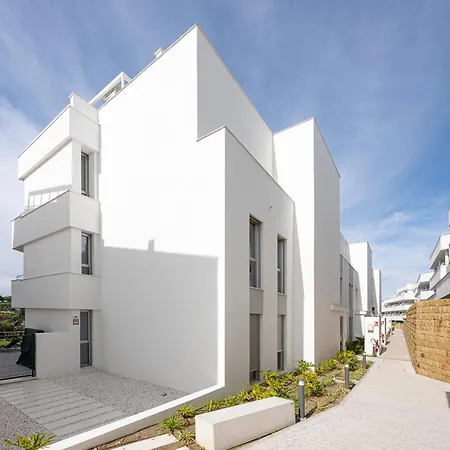 Magnificent 3 Bedroom With Pool, Terrace And Parking