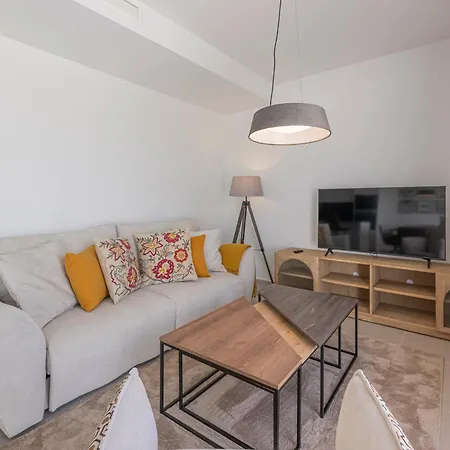 Magnificent 3 Bedroom With Pool, Terrace And Parking 아파트 *