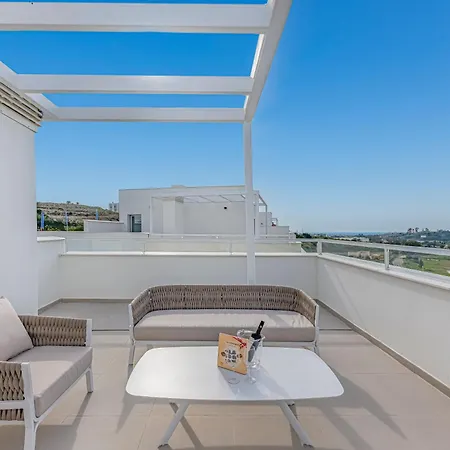Magnificent 3 Bedroom With Pool, Terrace And Parking 아파트