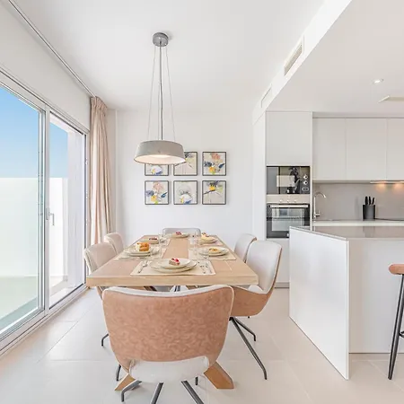 아파트 Magnificent 3 Bedroom With Pool, Terrace And Parking