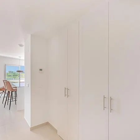 Magnificent 3 Bedroom With Pool, Terrace And Parking 아파트 *