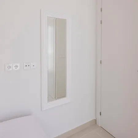 Magnificent 3 Bedroom With Pool, Terrace And Parking 아파트 에스테포나