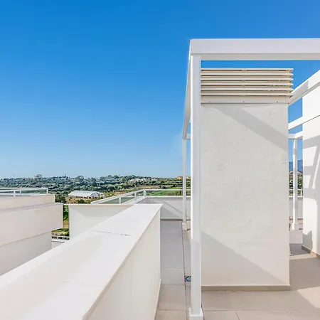 Magnificent 3 Bedroom With Pool, Terrace And Parking *
