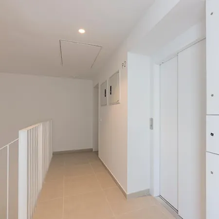 Magnificent 3 Bedroom With Pool, Terrace And Parking * 에스테포나