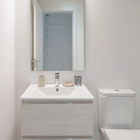 Magnificent 3 Bedroom With Pool, Terrace And Parking