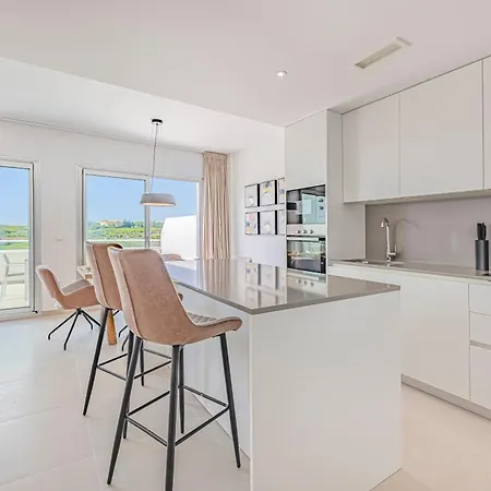 Magnificent 3 Bedroom With Pool, Terrace And Parking Apartman