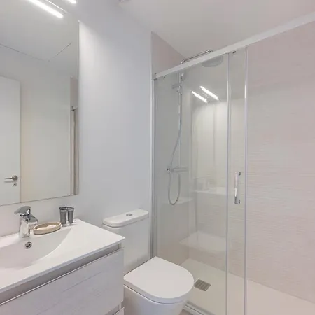 Magnificent 3 Bedroom With Pool, Terrace And Parking *