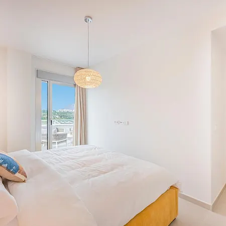 Magnificent 3 Bedroom With Pool, Terrace And Parking *