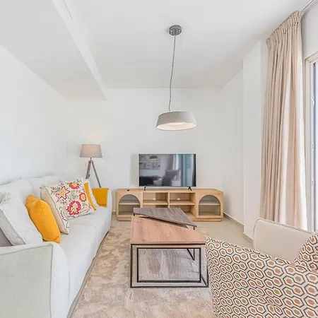 Magnificent 3 Bedroom With Pool, Terrace And Parking Apartment Estepona