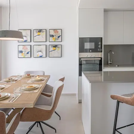 Lägenhet Magnificent 3 Bedroom With Pool, Terrace And Parking